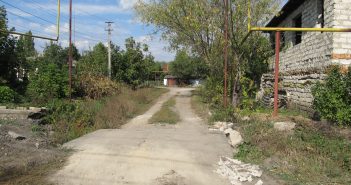 Балта. Благоустройство: на Добролюбова чистят сточную канаву