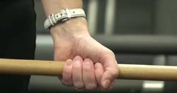 Пенсионеров били палкой по голове ради быстрой наживы