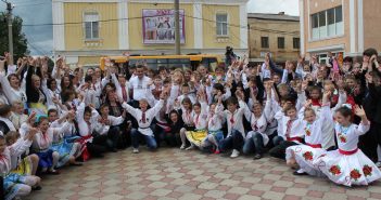 День украинской вышиванки