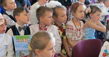 Первоклашки попрощались с букварем
