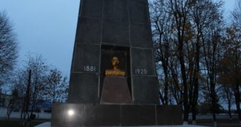 У Подільську відремонтували склеп Котовського