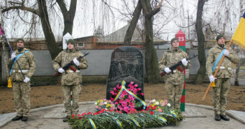 Память через годы пронесли