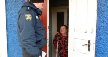 Подільські поліцейські піклуються про незахищені верстви населення