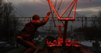 Под Одессой подросток вылез на крышу поезда: у него более 80% ожогов и серьезные травмы