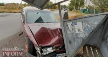 ДТП под Измаилом: машина врезалась в остановку