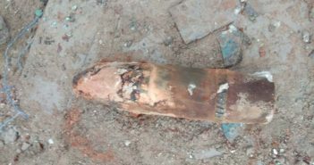 В БАЛТЕ ДЕМОНТИРОВАЛИ ШКОЛУ, И НАШЛИ АРТИЛЛЕРИЙСКИЙ СНАРЯД (ФОТО)