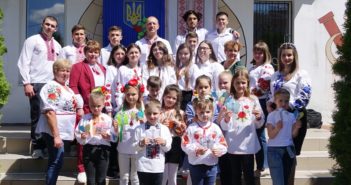 З вишиванкою у серці